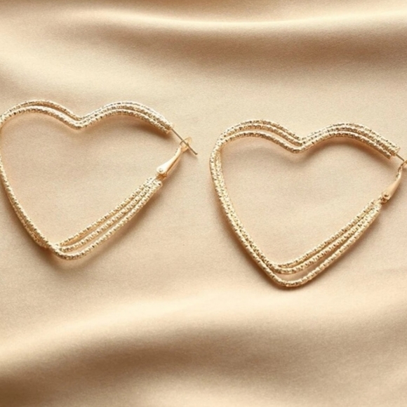 NEW Triple Gold Heart Hoop Earrings - Picture 3 of 4